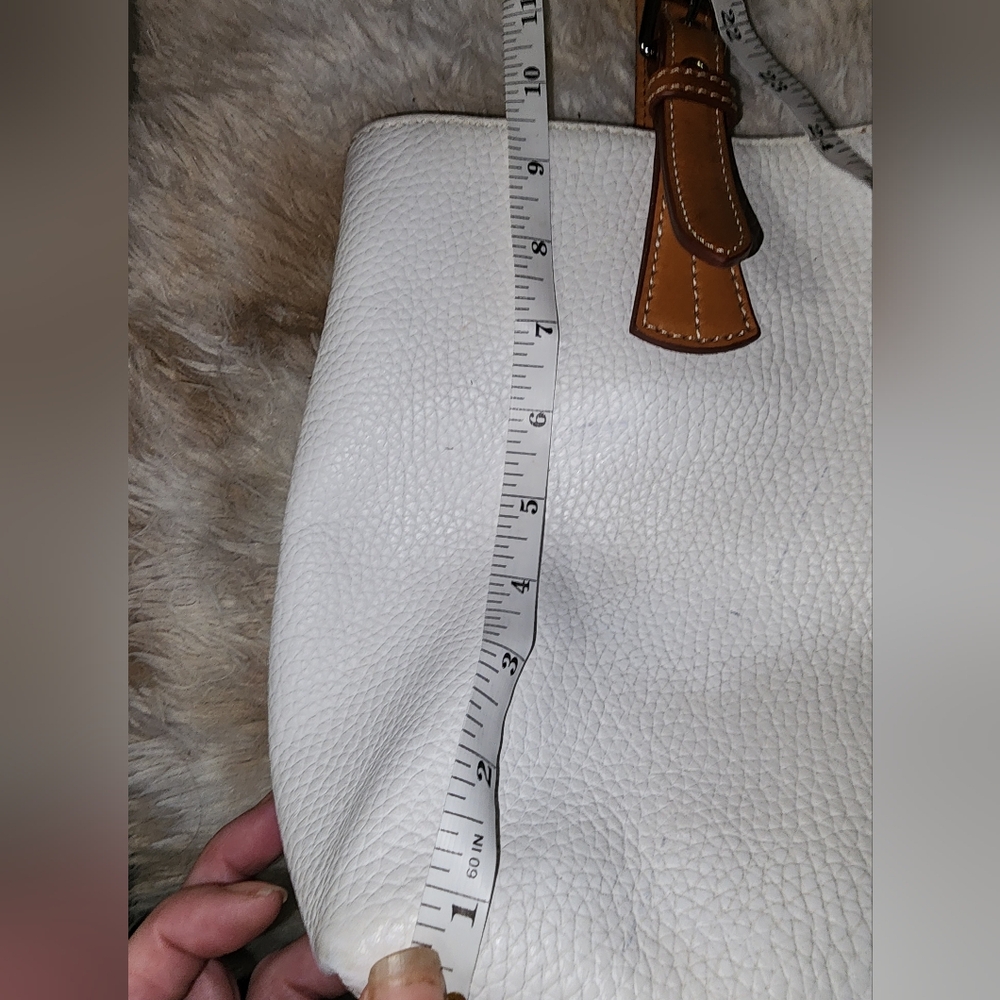 Elegant White and Tan Leather Dooney Bourke Gorgous Tote Bag - Picture 3 of 16
